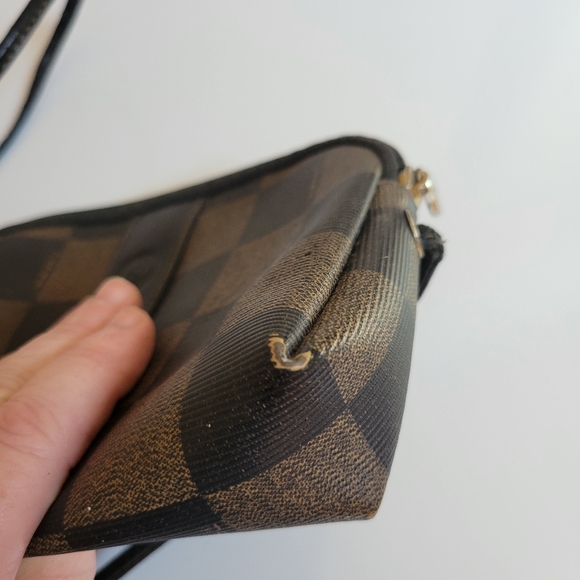 Fendi Vintage Cross Body Bag W/Logo - Authentic - Picture 10 of 15